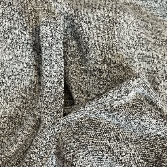 GAP Heathered Gray Cold Shoulder High Low Sweater - Soft & Stretchy Fabric - SML - Picture 4 of 8